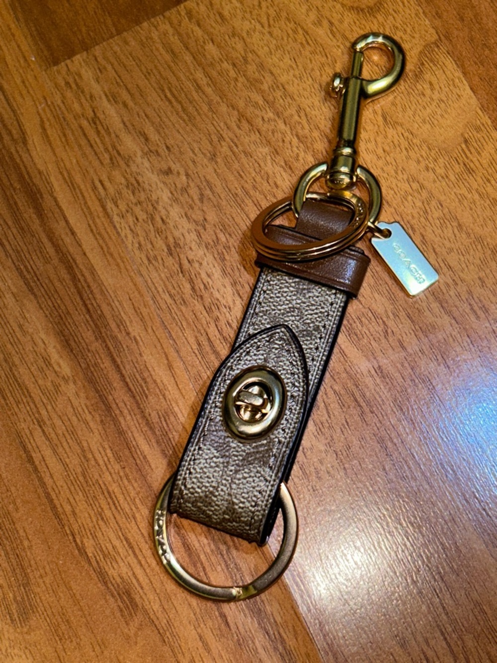 NWOT Coach Trigger Snap Bag Charm
In Signature Canvas - Picture 3 of 7